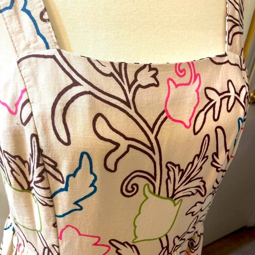 Floral Patterned Cream Dress with pockets!